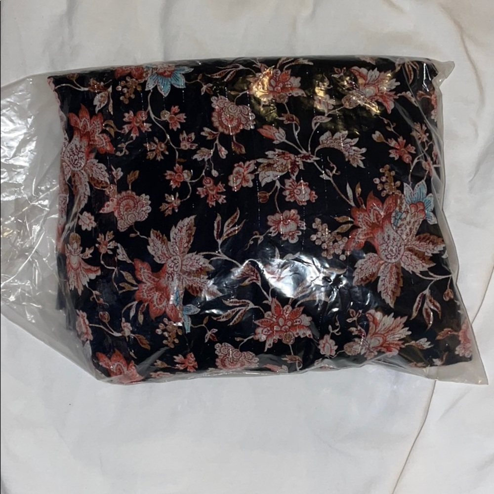 🌸metallic floral tie neck halter dress🌸 - Picture 8 of 8